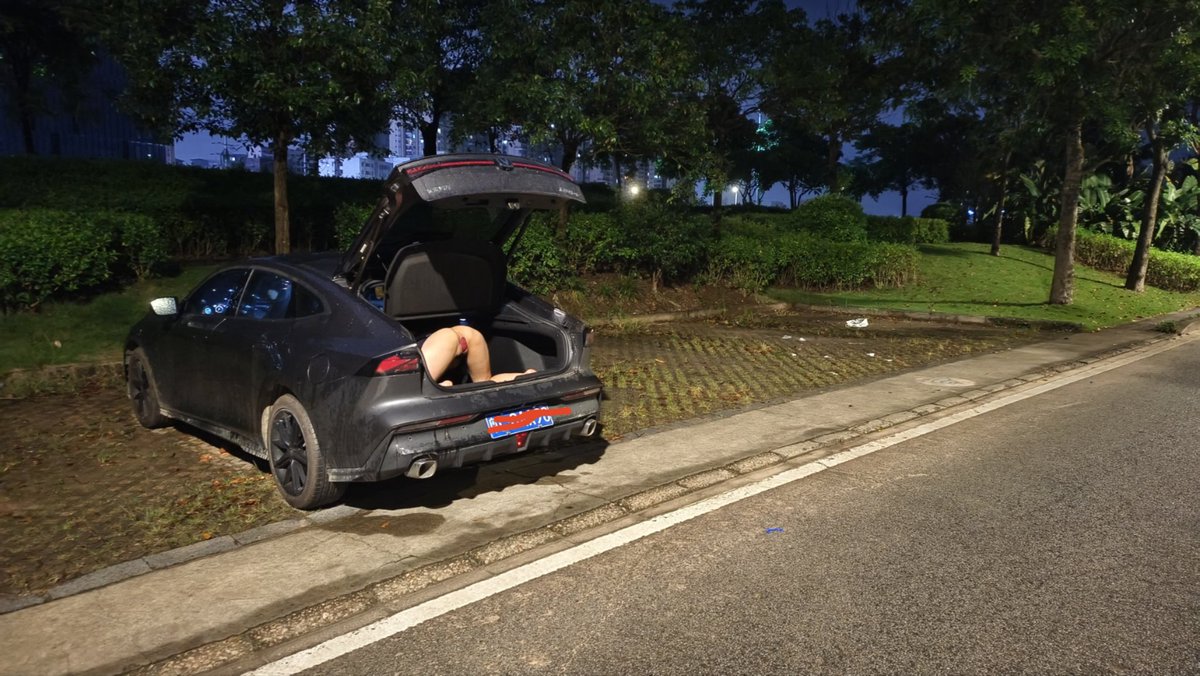 前所未有的突破，骚妻夹着跳蛋配合我露出！ https://t.co/Fh0L9yXfR7