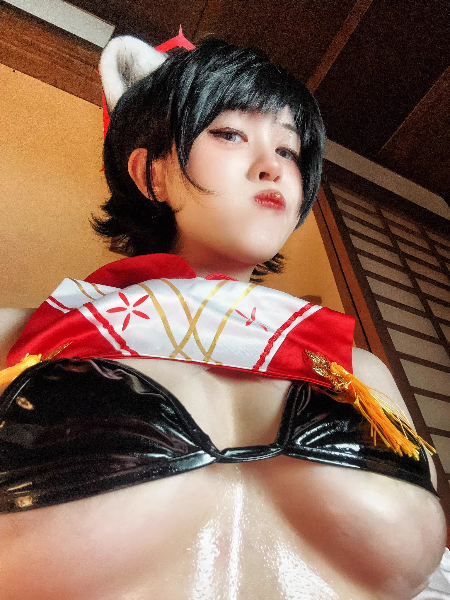 好想把手塞進自己的胸部中間🥵🥵 https://t.co/HrFpbRcQQD