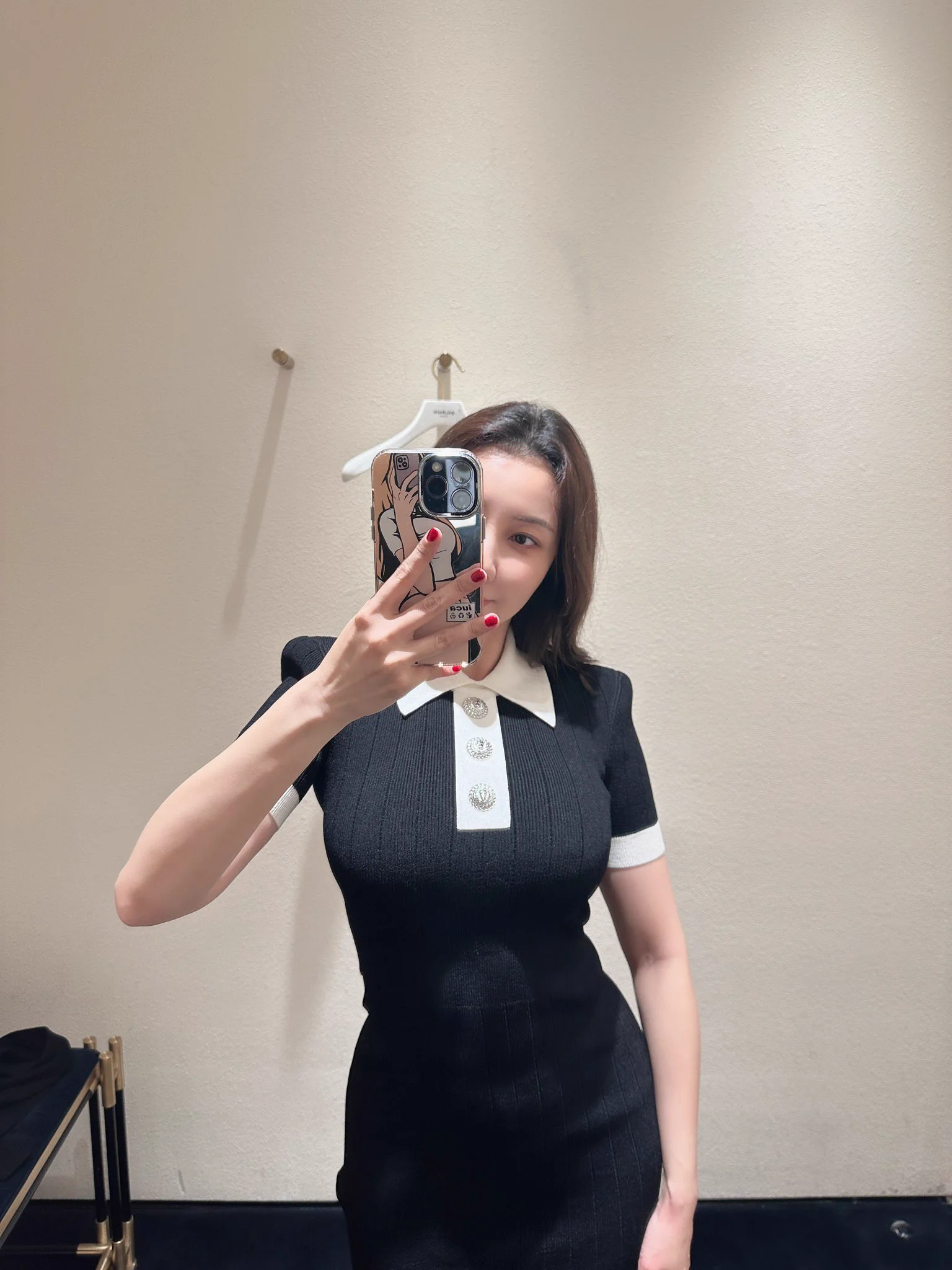 shopping day！弹钢琴不能留指甲的痛苦，腕线过裆哈哈，听说是身材比例贼好的意思，但也有人说是女刘备……过分！@guoer0212 https://t.co/S1aXIyY3uh