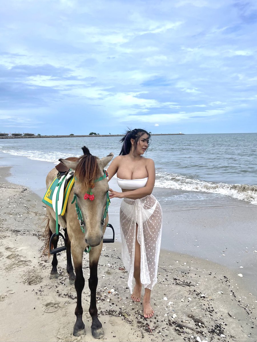 คนอะไรตัวใหญ่กว่าม้าอีก5555 https://t.co/ViRf0SWOGO