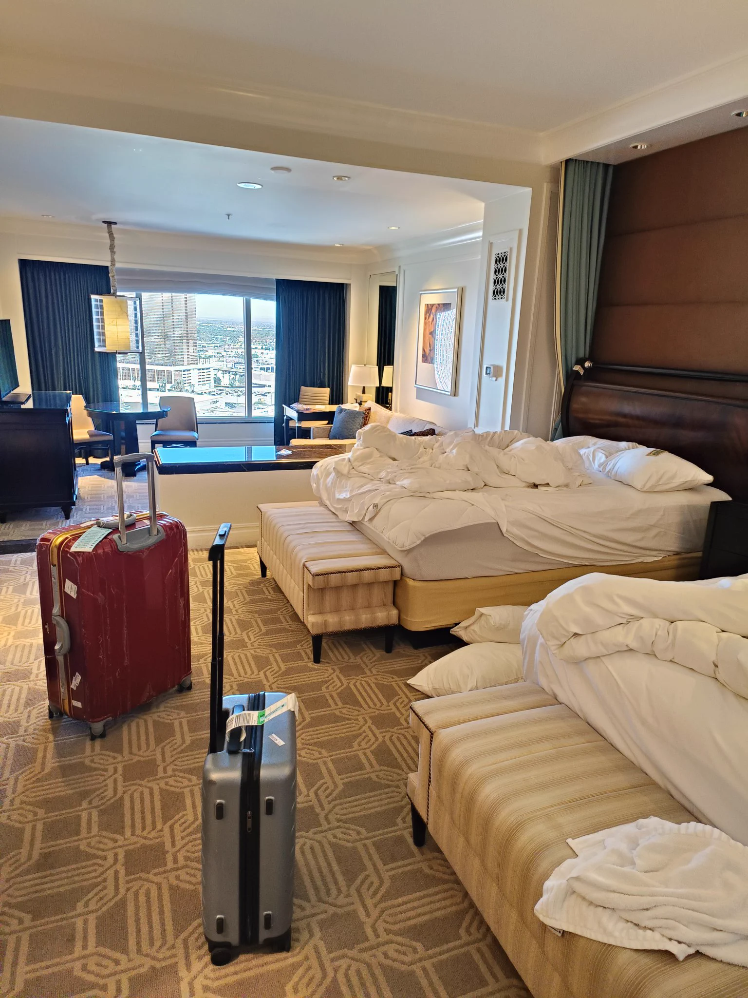 要離開las vegas啦 下一站！舊金山！有人要帶我們去玩ㄉ嗎I'm leaving las vegas Next stop! San Francisco!Any one take us for the trip?☺️☺️☺️ https://t.co/JyOnimiZSg
