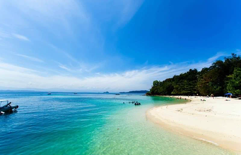 来临的假期，想去沙滩海边。。。来个裸泳？😄该去哪里的好呢？有介绍吗？#916 #马来西亚日 https://t.co/99NffAA2d2