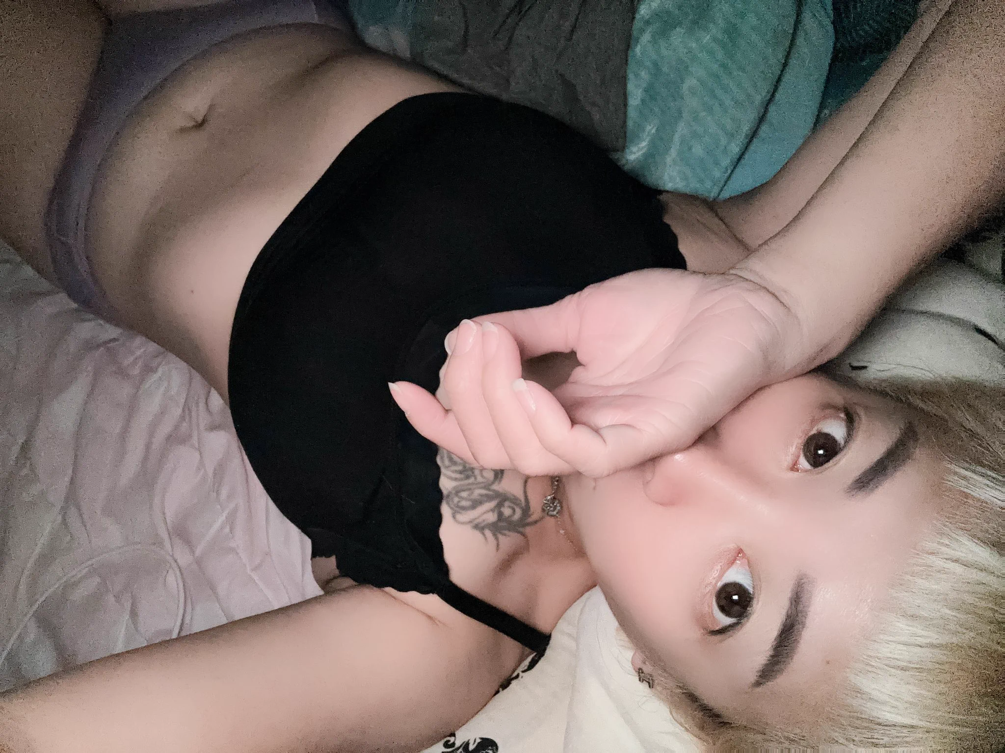 好愛睏💤只想躺在床上耍廢 https://t.co/2aVNxhuS4e
