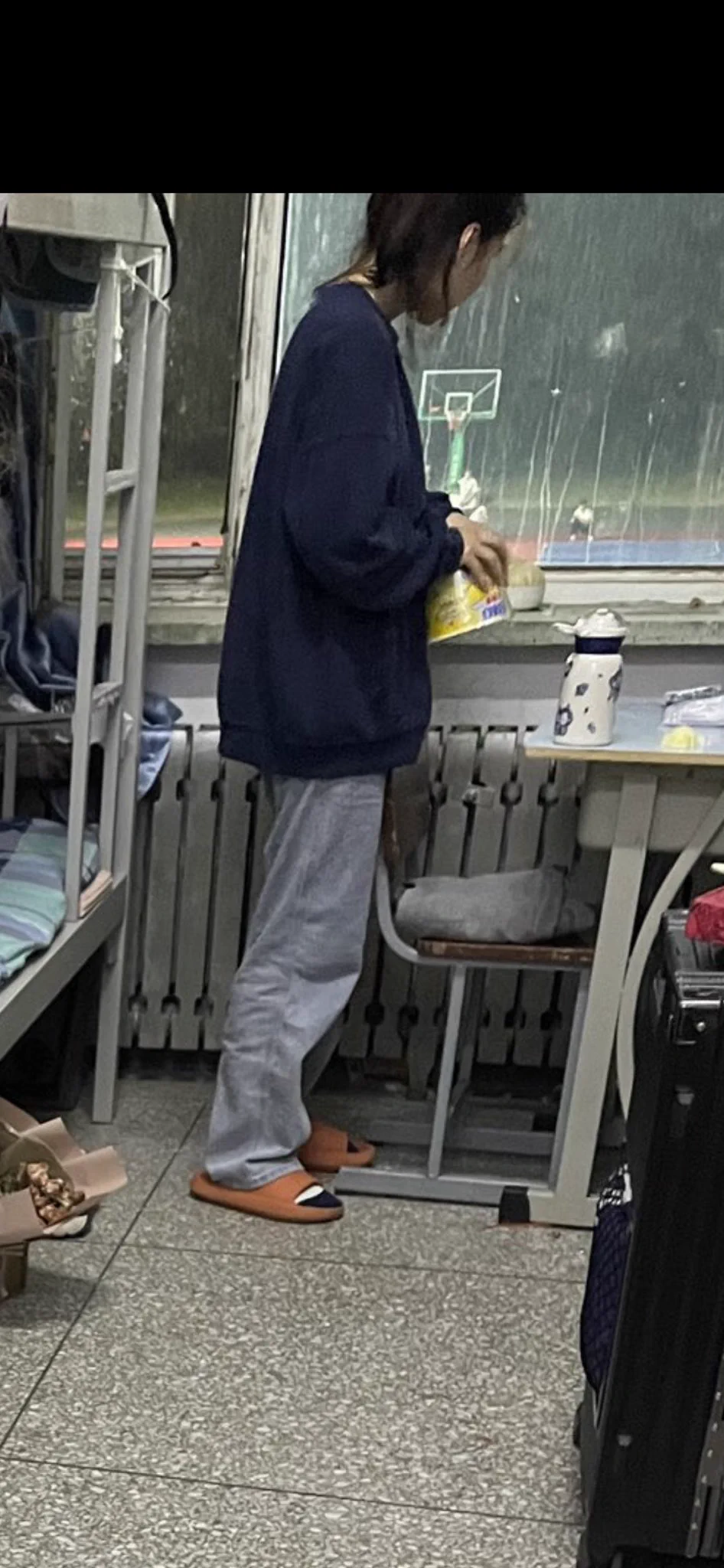 【寝室系列】上新上新，下学期 已开学，收这双这双黑袜尖的学妹，时她说这是她高中时候最喜欢穿的袜还有点舍不得哈哈。舍不得为啥还不洗。她的棉袜真的是普遍较重 https://t.co/eUtQmiuIi8