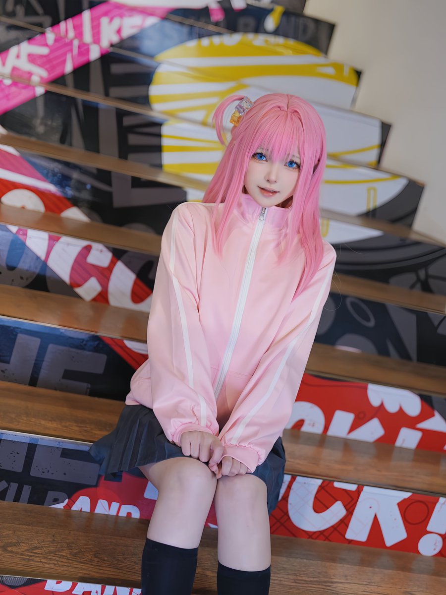 こ、こんにちは…！ https://t.co/Wa7C6Bagpj