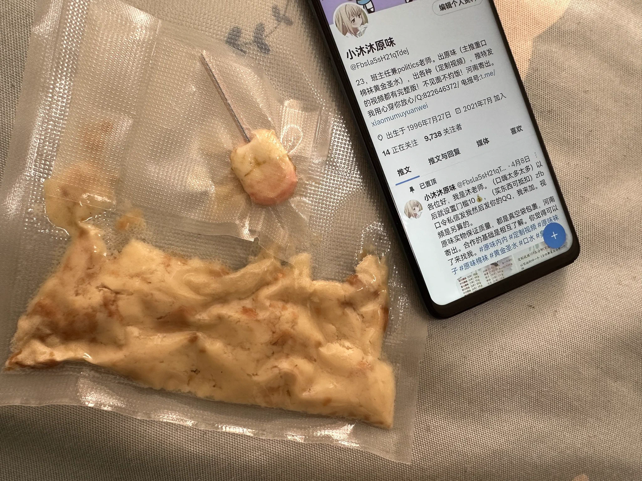 黄金棒棒糖，口嚼面包，推荐给中度抖m #黄金圣水 #原味袜子 #原味棉袜 #定制视频 #口水 #原味内内 https://t.co/wF1INf3kGv