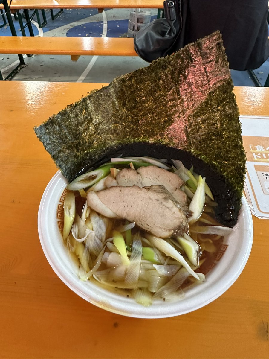 王様中華そば大好き❤️❤️
ネギの甘みと胡椒が効いてる美味すぎ醤油🍜

日本ご当地ラーメン総選挙に来たら
信州麺友会の王様中華そばぜひ食べて！
清き一票を！！！！！！🙏❤️❤️

#日本ご当地ラーメン総選挙
#王様中華そば https://t.co/rpo3WaSJPg