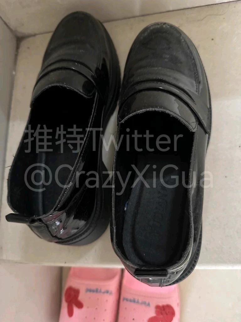 推友投稿，0511附近，有没有上门射推友女友的鞋袜的，有的请私信我联系方式。 https://t.co/fRvMLEzGM2