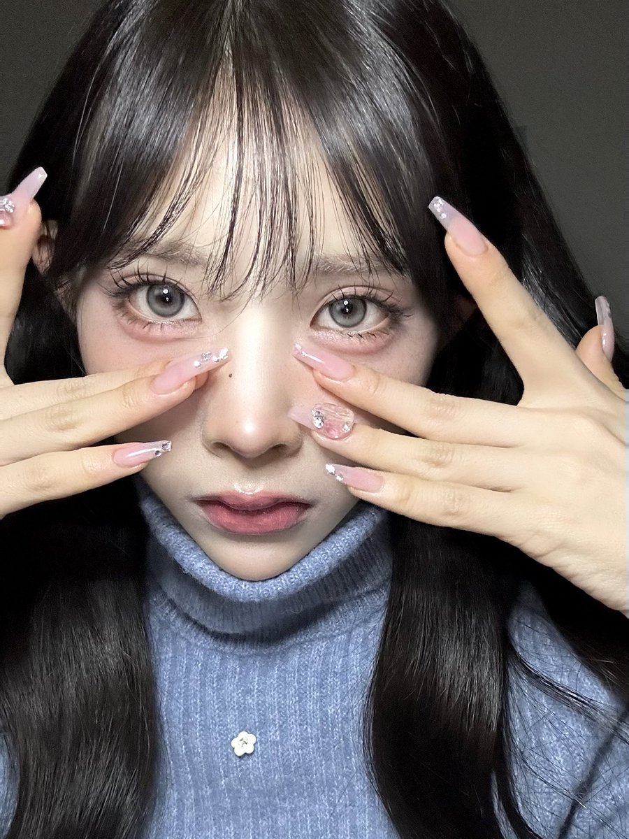 このネイルの見せ方可愛い？ https://t.co/gyXx67HLhI