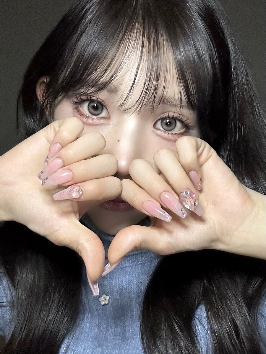 このネイルの見せ方可愛い？ https://t.co/gyXx67HLhI