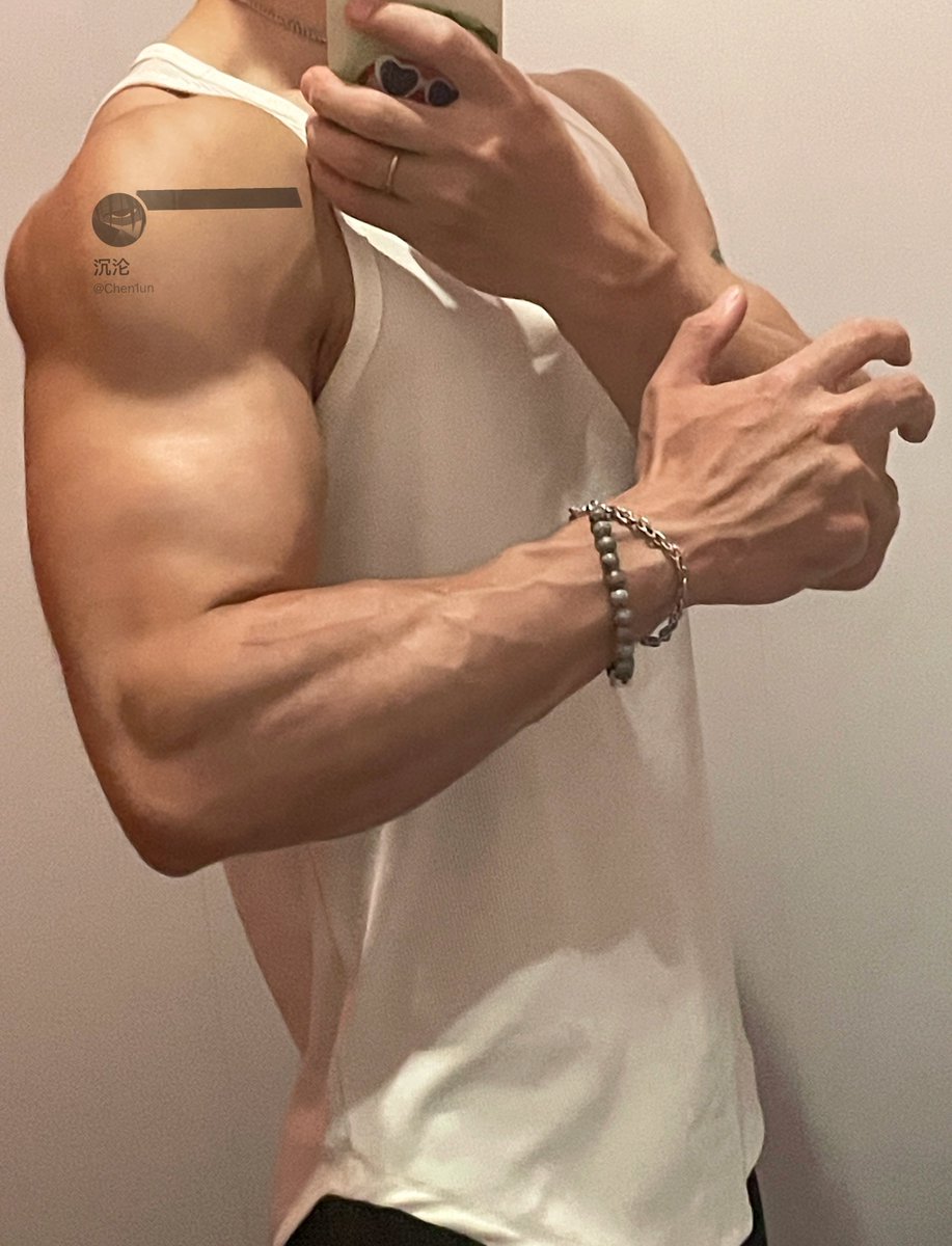 肩 膀 都 是 爱 你 的 形 状 https://t.co/OHIyjkuhl2