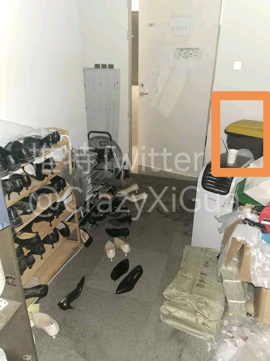 新鲜出炉，突击售楼部更衣室，这售楼部太大了，一顿好找，还是给我发现了更衣室，功夫不负有心人，在图4圈着的垃圾桶里找到一双刚脱下来的黑丝！#更衣室 #售楼部 https://t.co/5dk6gIKmd1