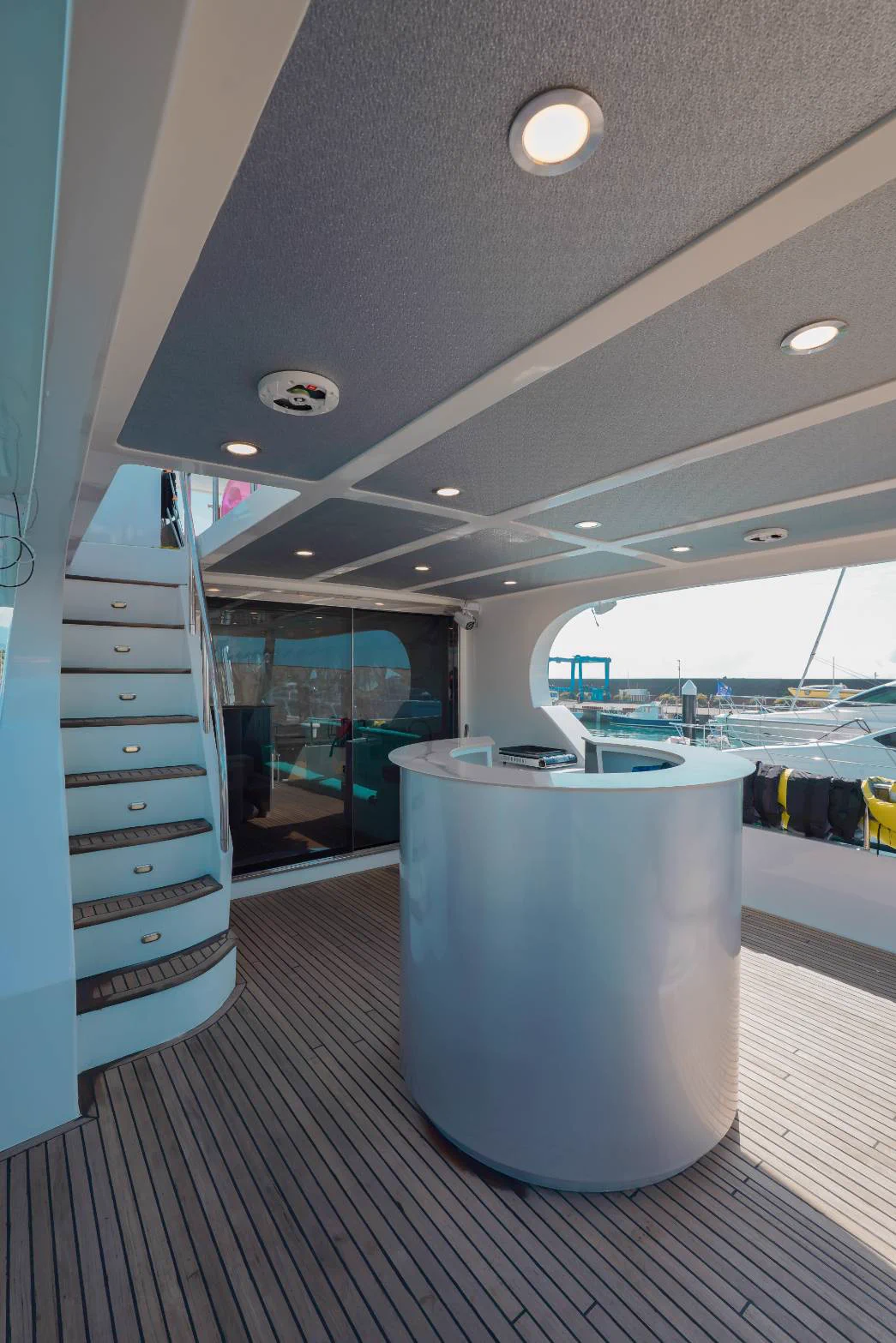 Welcome to our yacht club.Chào mừng đến với câu lạc bộ du thuyền của chúng tôi. https://t.co/HSl484365q