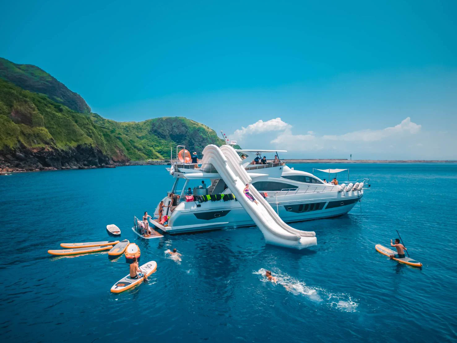 Welcome to our yacht club.Chào mừng đến với câu lạc bộ du thuyền của chúng tôi. https://t.co/HSl484365q