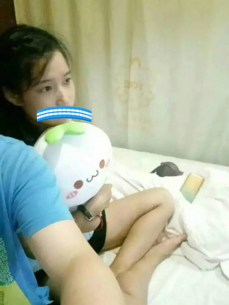应该是一个人，不过是她五年前。一个同好的女友 https://t.co/uwfmlj5s6a