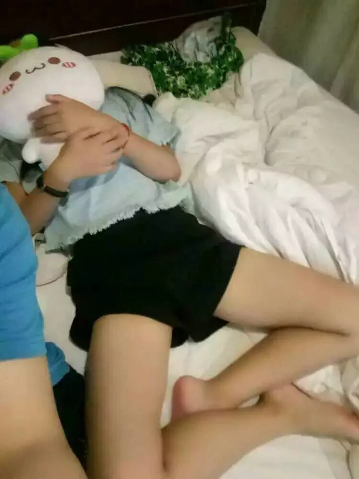 应该是一个人，不过是她五年前。一个同好的女友 https://t.co/uwfmlj5s6a
