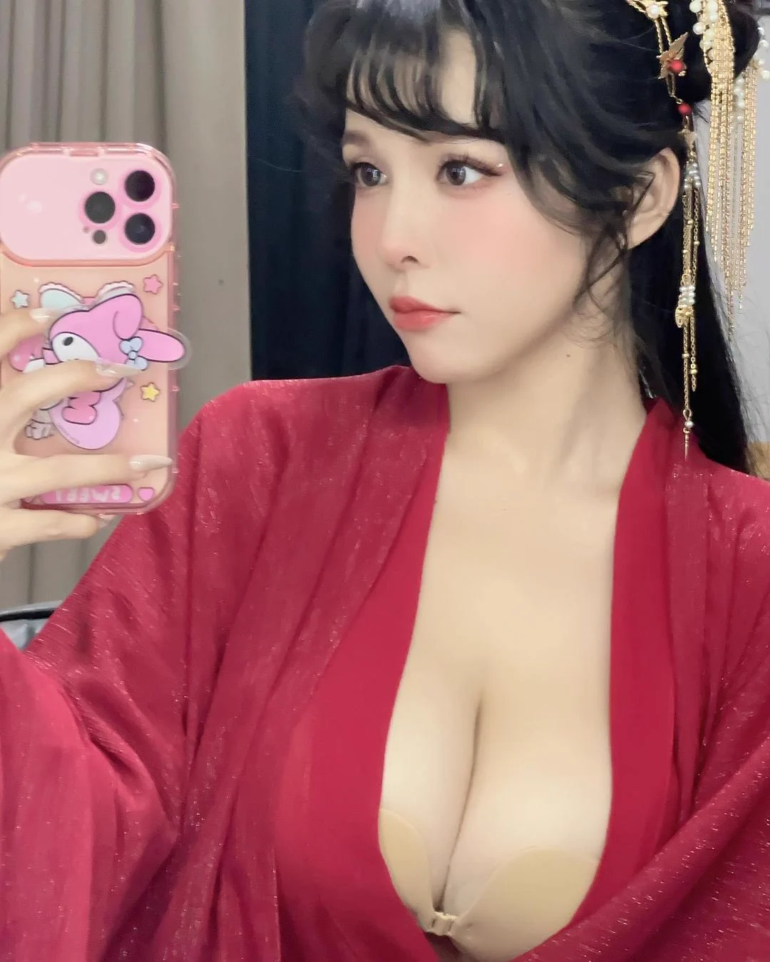 古裝香香 https://t.co/bh99uHWfpC