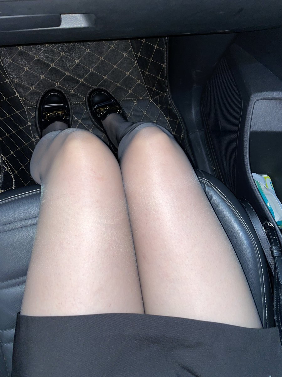 十一月份的南京依然可以薄丝袜，味道还挺好，哈哈 https://t.co/Eoz7k2bRye