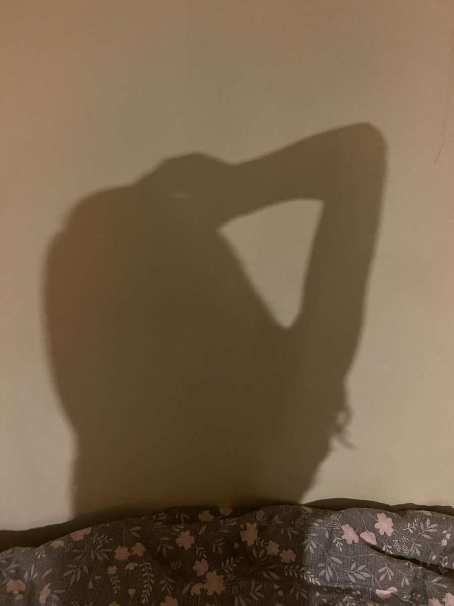 每年都在期待下一年的萬聖節能辦成女警（小小夢想cosplay👮），但每年都因為沒朋友+今年身材太胖所以算了。 https://t.co/NL1NQIs5sR