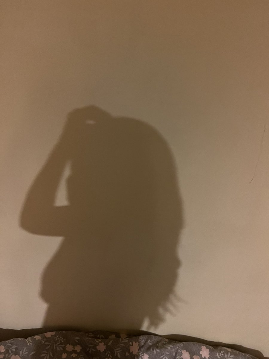 每年都在期待下一年的萬聖節能辦成女警（小小夢想cosplay👮），但每年都因為沒朋友+今年身材太胖所以算了。 https://t.co/NL1NQIs5sR