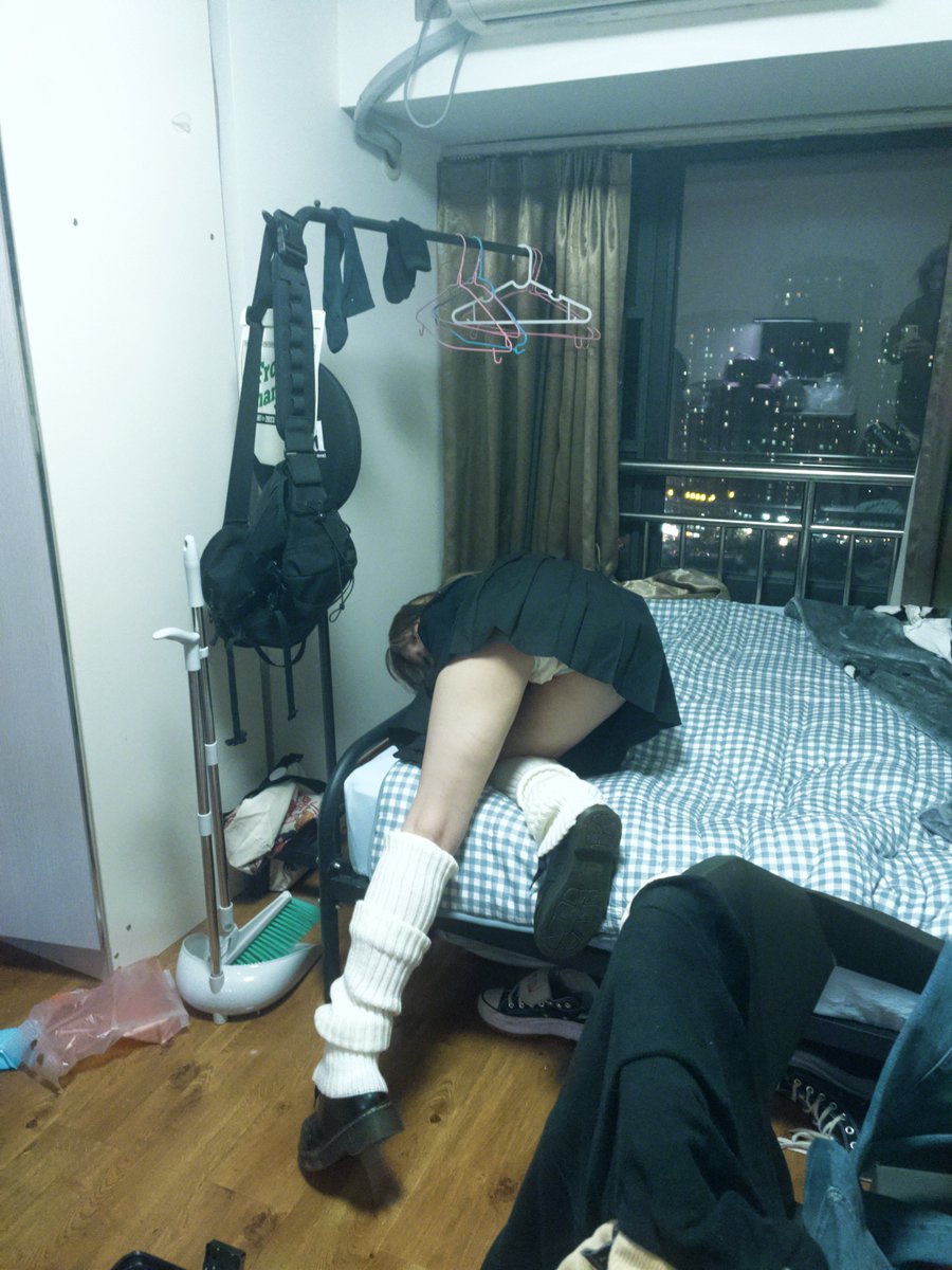 不小心进了女儿房间……
@Tracycapeophey https://t.co/ekLWSLdN0u