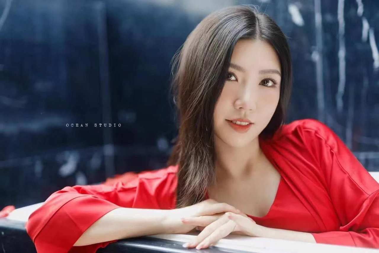 广州少妇婚内出轨尼哥，长达2年后被老公发现离婚，这种媚黑的我至今也想不出是什么原理，跟黑人偷情的视频有露脸，真就是你把黑人当宝贝，黑人吧你当母狗。#结婚 #反差婊 #广州 #媚黑婊 https://t.co/7bYkqAcGeM