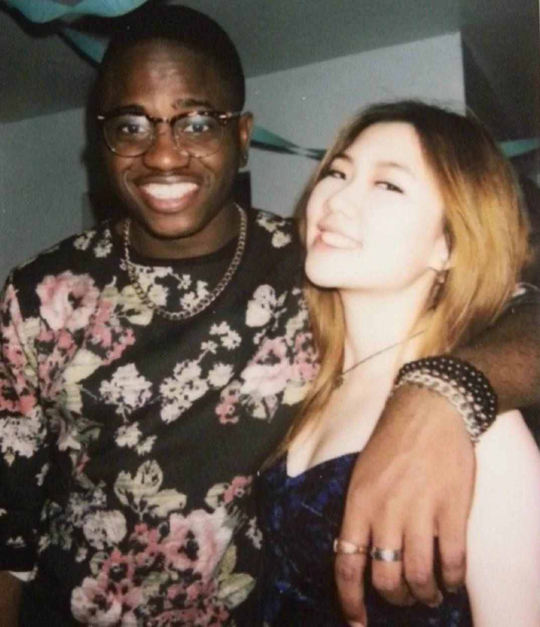 广州少妇婚内出轨尼哥，长达2年后被老公发现离婚，这种媚黑的我至今也想不出是什么原理，跟黑人偷情的视频有露脸，真就是你把黑人当宝贝，黑人吧你当母狗。#结婚 #反差婊 #广州 #媚黑婊 https://t.co/7bYkqAcGeM