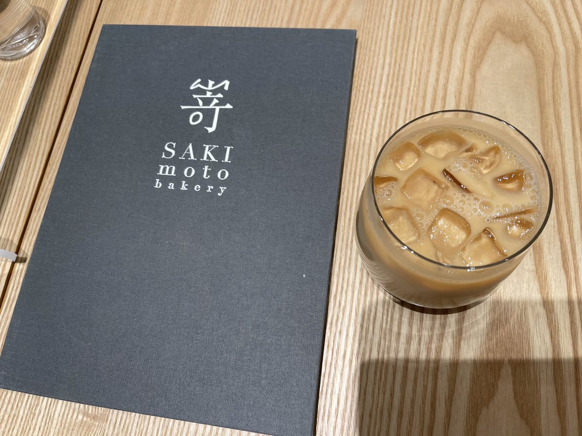 中午找個地方吹冷氣喝喝紅茶拿鐵 https://t.co/QsWv765JN0