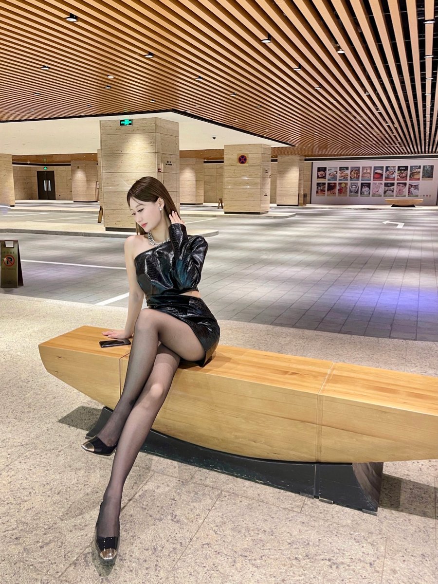 越来越不会拍照了📷
根本不会摆姿势
#丝袜美女 #黑丝长腿 
@p_e_r_r_y_x @code9521 @SKphotoSK @Fanjiahui2020 @LittleDirtySec4 
大佬们随缘帮转发转发吧 https://t.co/VJxmaAMhOZ