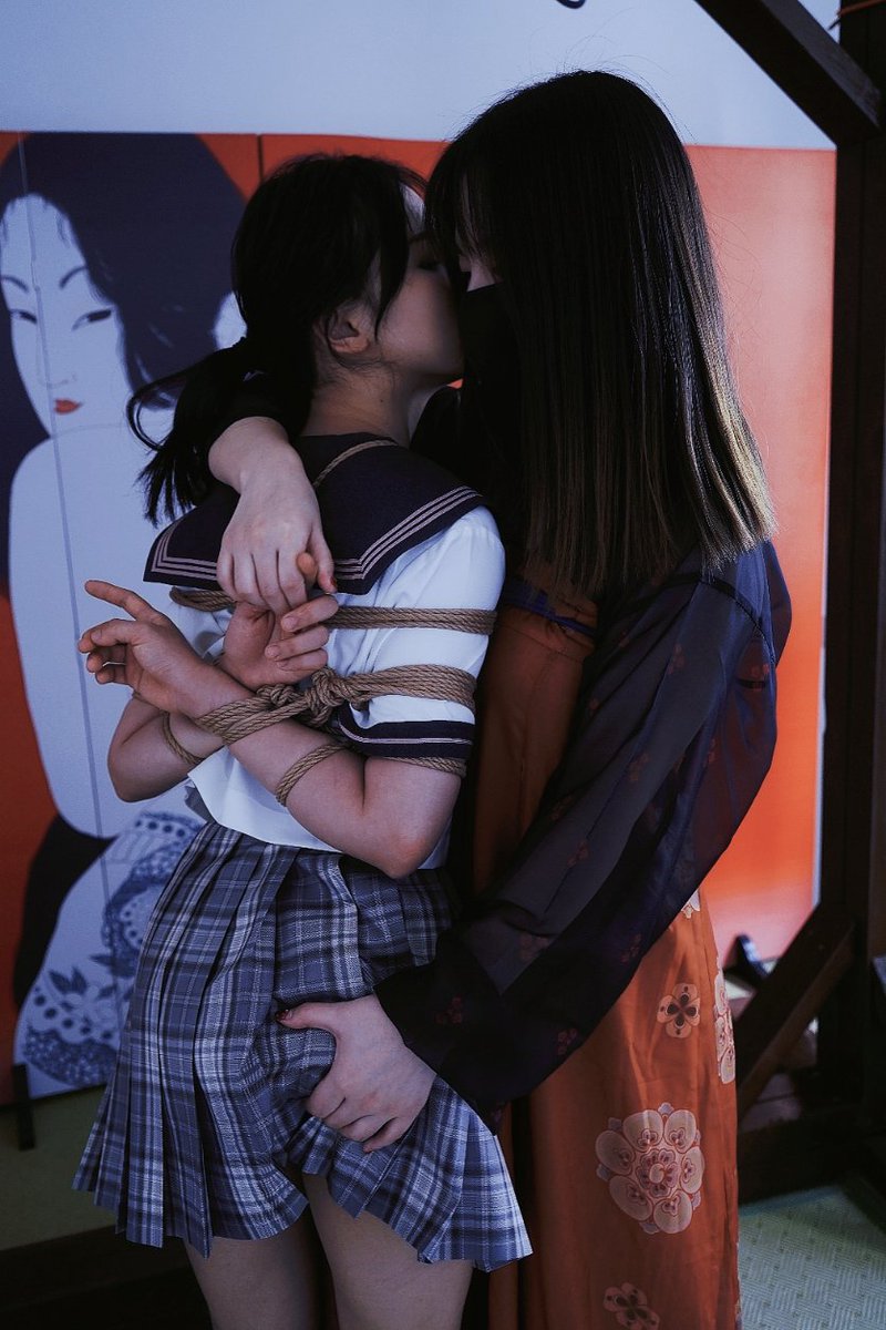 我需要挽回自己的形象，我真的没那么多表情！！！
摄：
@zzsipai

绳：@Vanper17
模：闻於
#绳缚 #橘势大好 https://t.co/uMNrhgLXh4