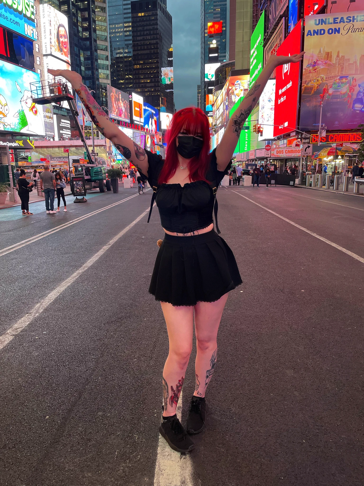 been having a fun time visiting NYC! 2 tattoos in 2 days, lots of food and now I’m extending my trip for NY comic con!! https://t.co/K33hQSZ8Hw