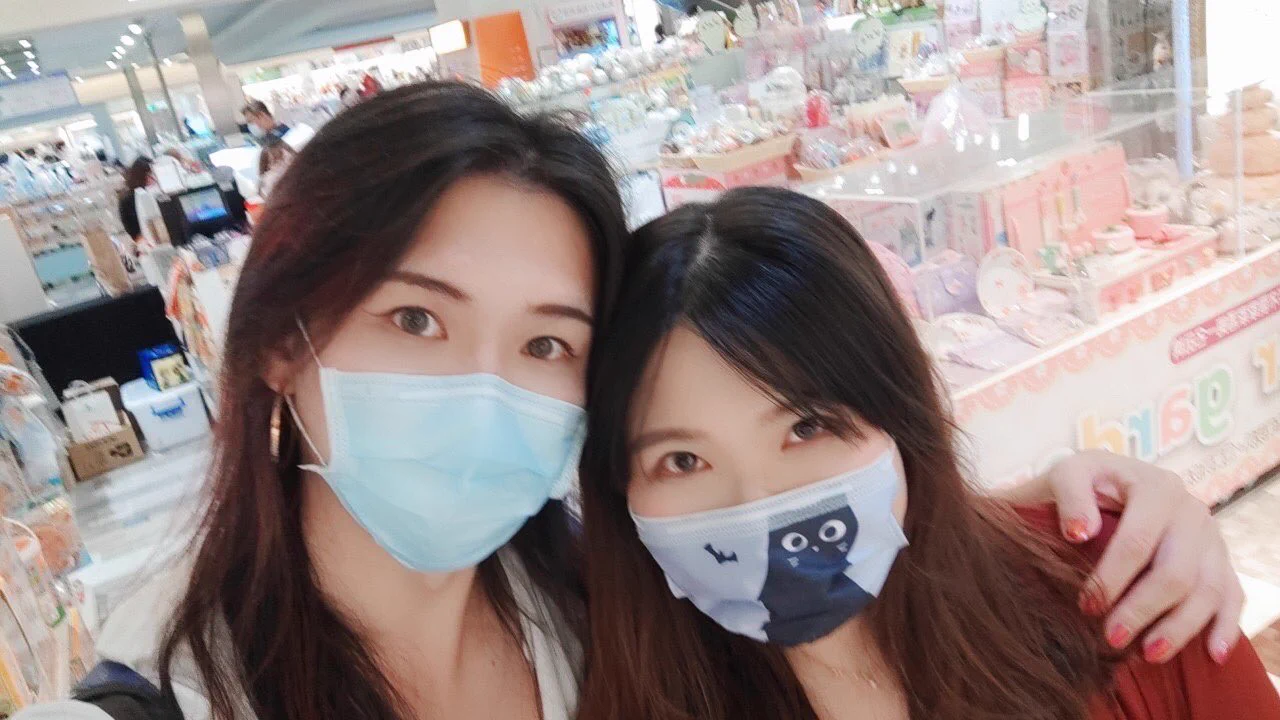 上週很榮幸的可以跟 @Perry_Switch 姐姐一起吃飯逛街明明才剛認識但我們卻像交往了很久的老朋友一樣話匣子一開聊到都忘記了時間有點相見恨晚的感覺啊❤️希望下次還有機會碰面🥰🥰 https://t.co/ioIHj7gb6s