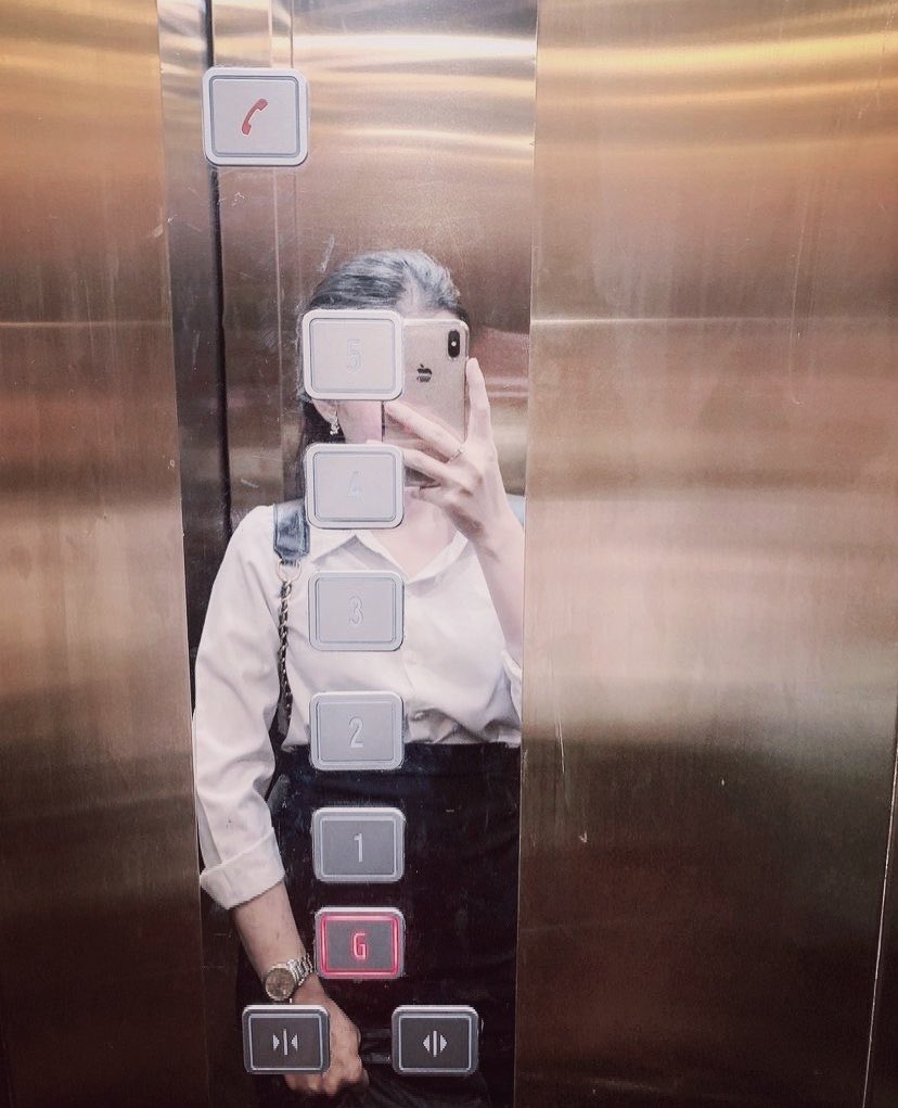 下班下班，感觉整栋楼里就只剩下我自己了😂 #反差婊 #骚货 #母狗 #露出 https://t.co/NLsjXoSJbO