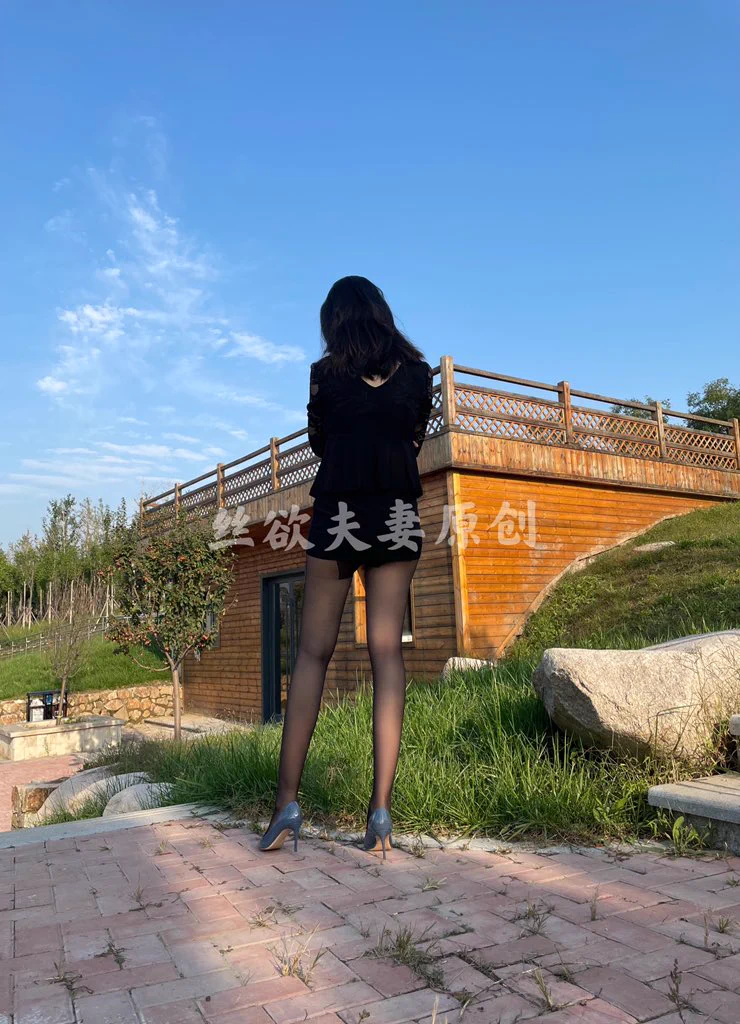 听说昨天不是无内丝袜，大家意见很大！今天继续上一波无内丝照！ https://t.co/mHodHnhKGB