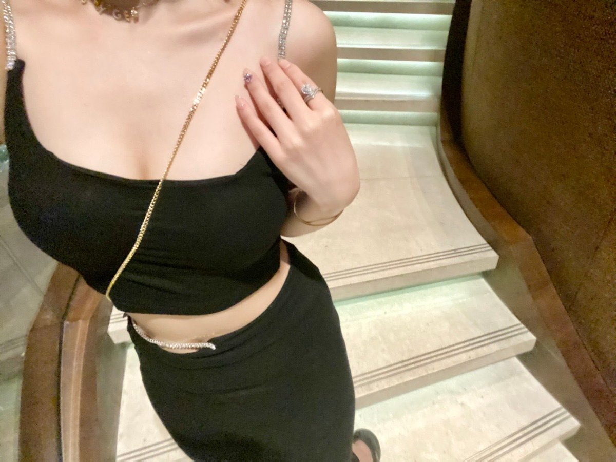 有一种衣服叫
你妈觉得坦胸露背 https://t.co/Z6j155t2u2