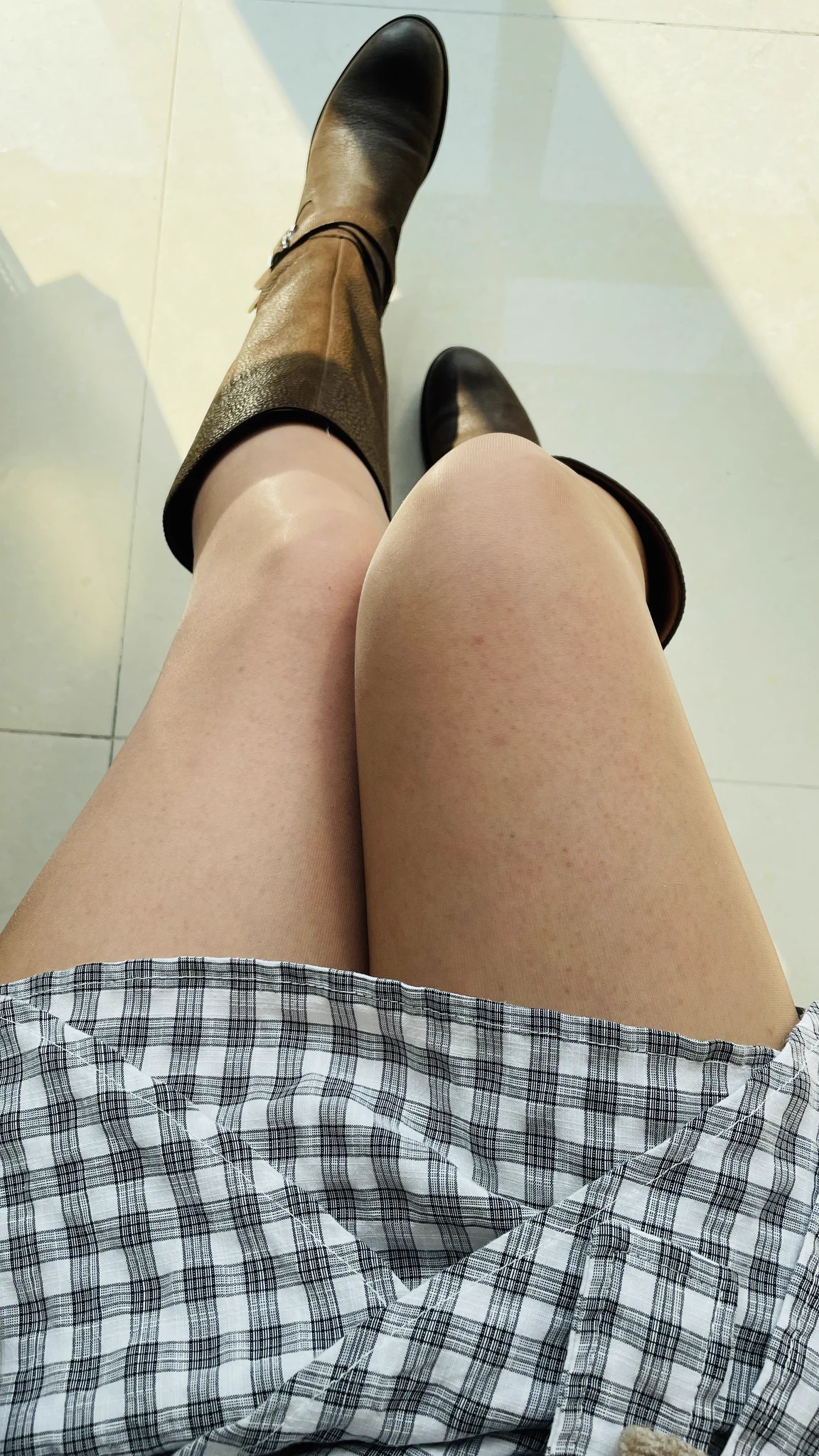 骚老婆上班自拍诱惑我，今晚回来好好玩她丝袜 https://t.co/0P6bDKAMyL