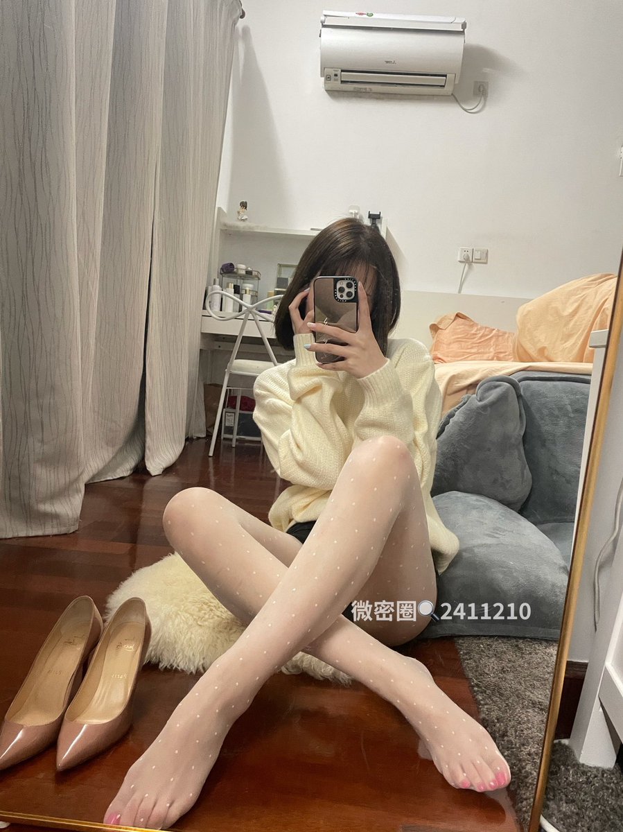 早，大家来找茬～
@rui38163253 
丝袜：@Lingerie_0 https://t.co/spJIPHLuTB