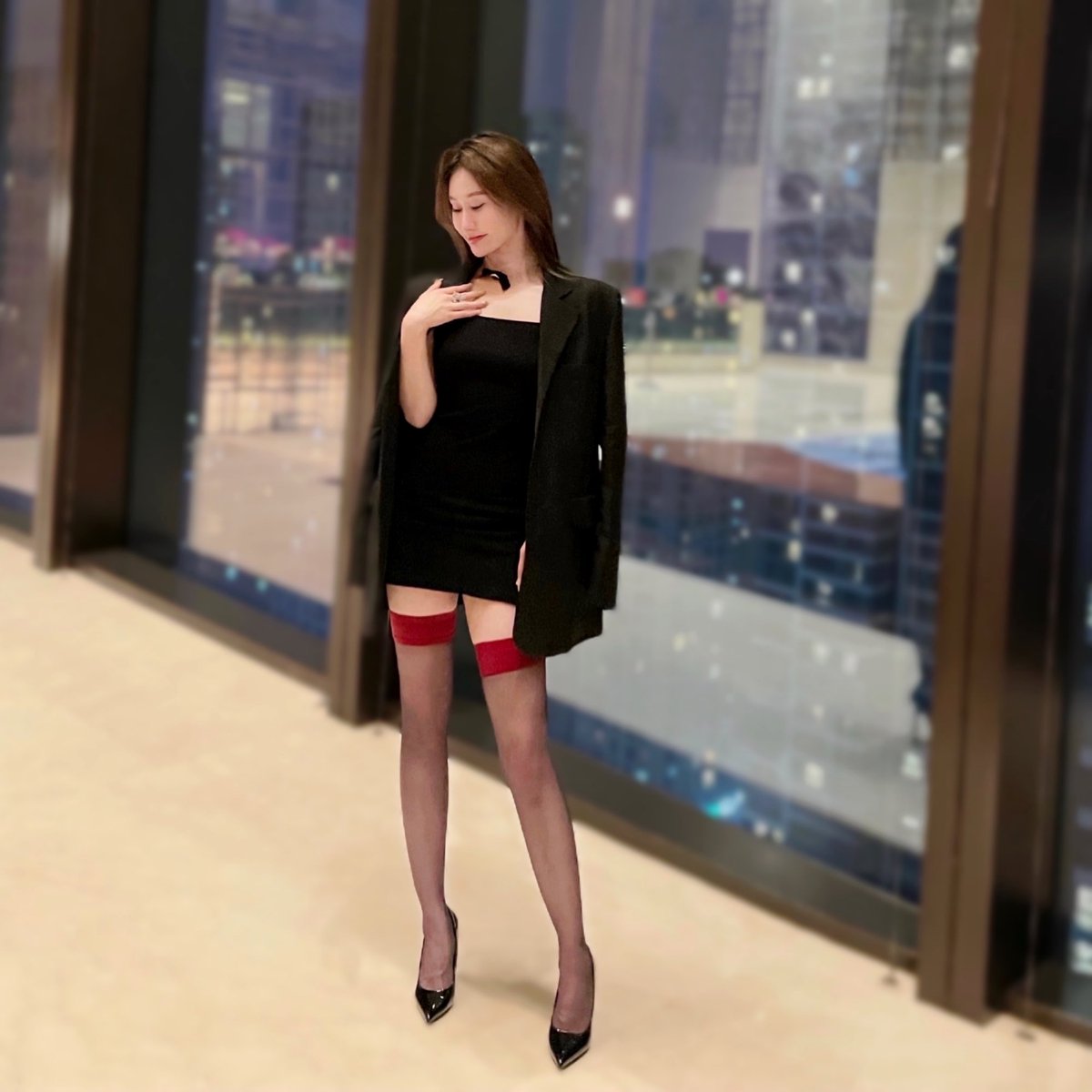 红色 过膝吊带袜？走一波？ https://t.co/JFjmHkoOuJ