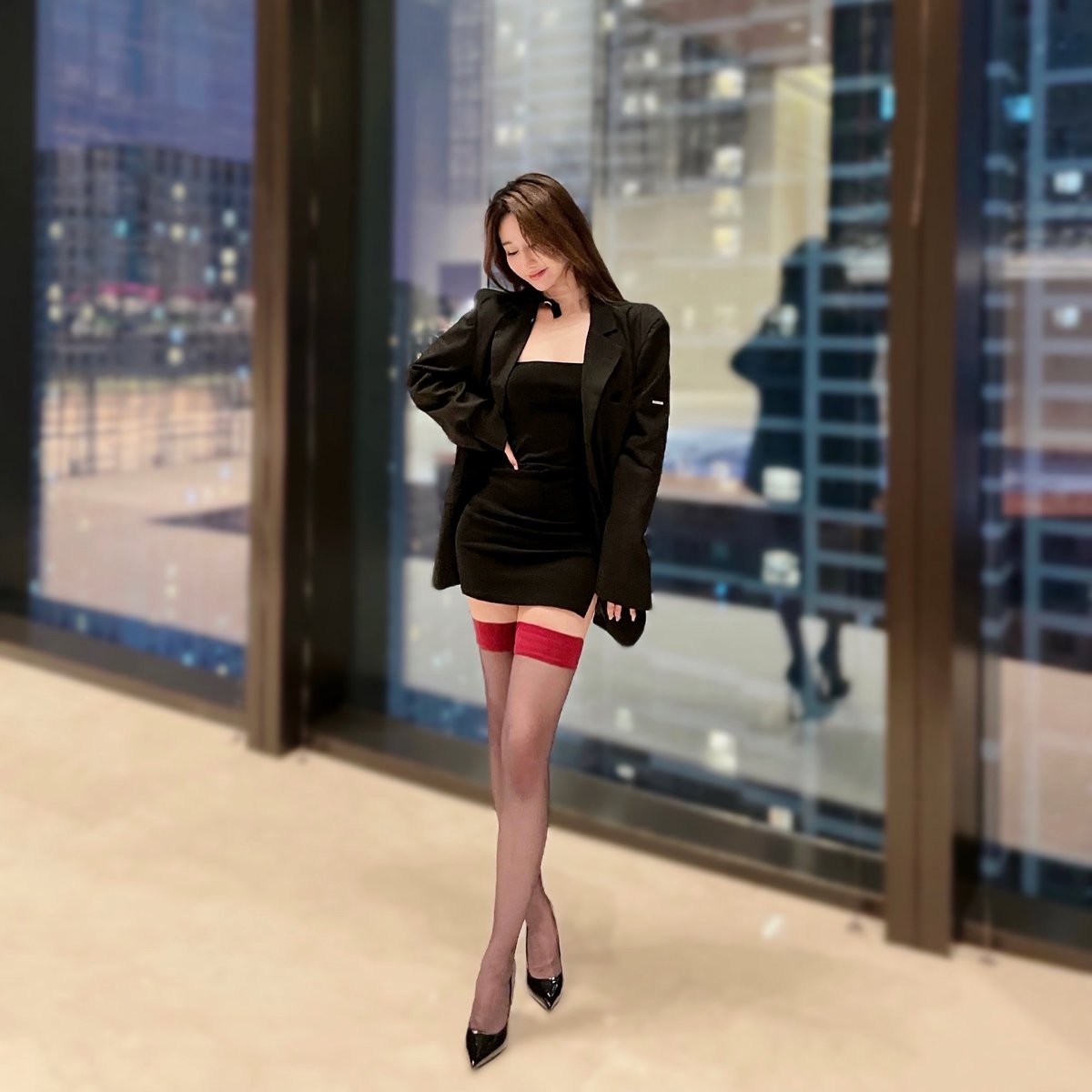 红色 过膝吊带袜？走一波？ https://t.co/JFjmHkoOuJ