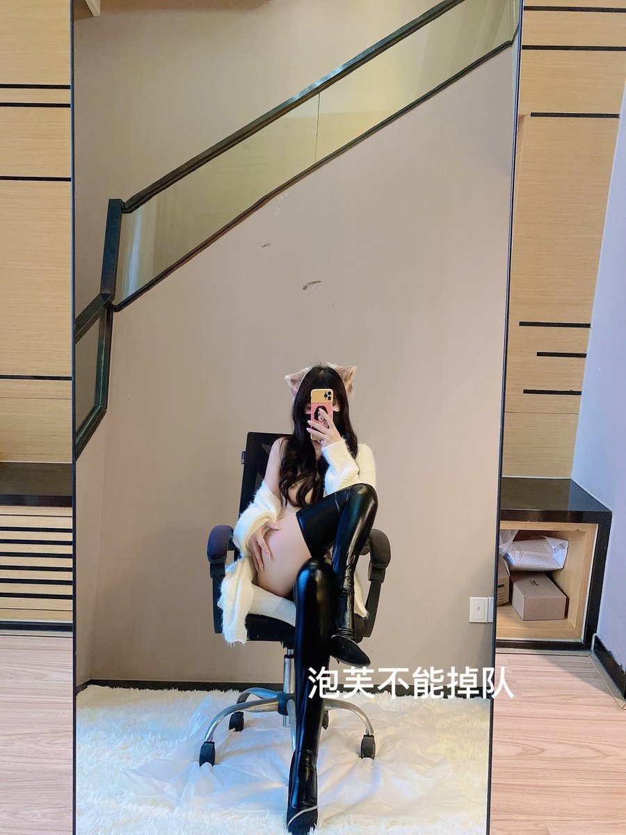 没什么才艺，给大家表演一个美女出镜@Gebidashu https://t.co/FUZLBSX3p1