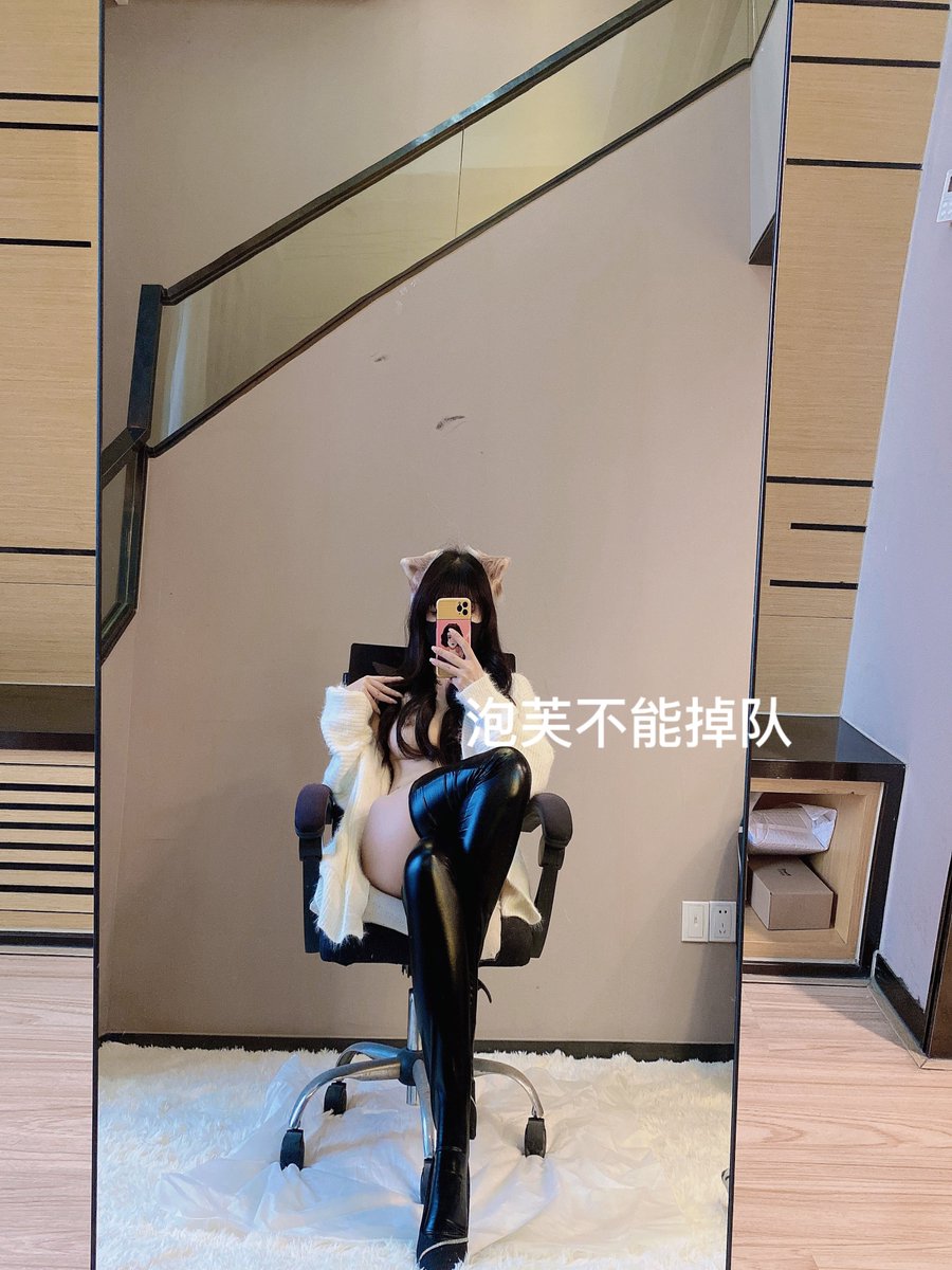 没什么才艺，给大家表演一个美女出镜@Gebidashu https://t.co/FUZLBSX3p1