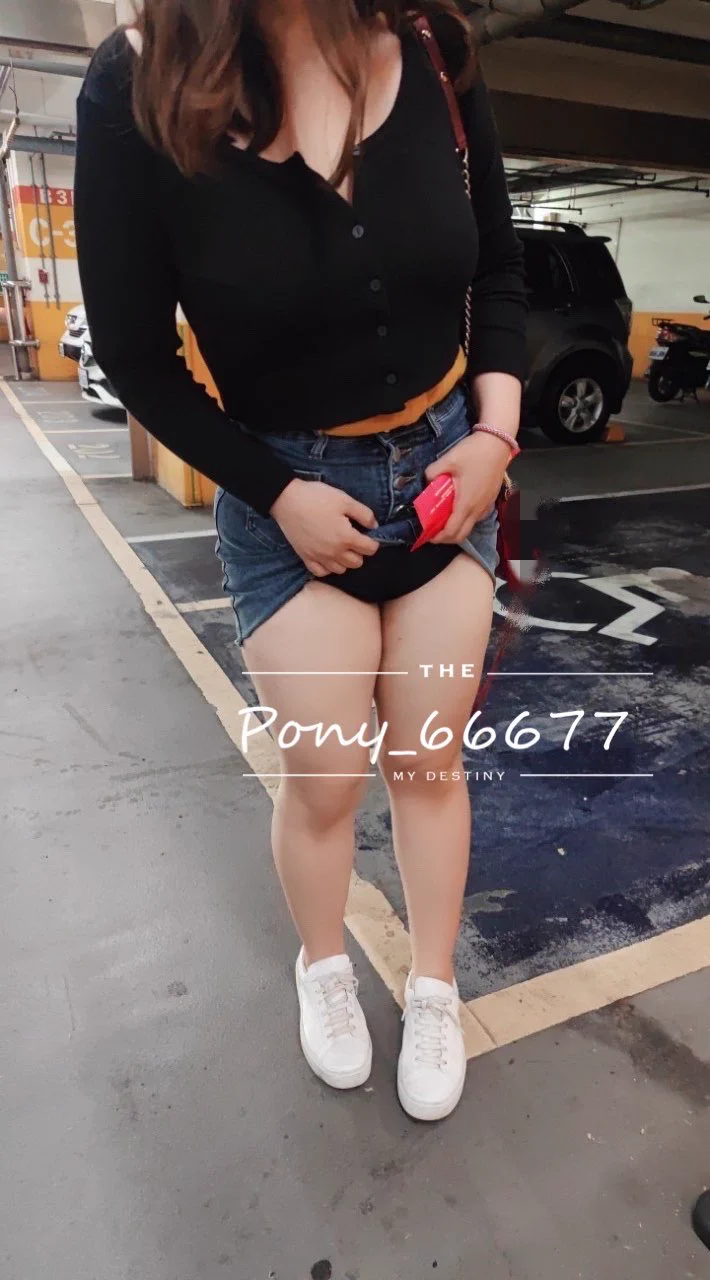 第一次在停車場做壞事哈吱嘎吸🙈🙈🙈雖然照片裡沒拍到但當時我旁邊好像有車經過啊啊啊！不曉得有沒有被路人看到⁄(⁄ ⁄ ⁄ω⁄ ⁄ ⁄)⁄ https://t.co/K6CwoQuqi9