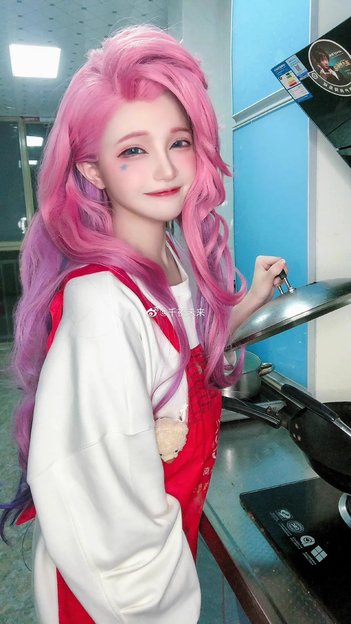 恭喜中国队EDG冠军！！🏆我出过很多lol的cos，这次EDG拿冠军太开心了！😭 #LeagueOfLegends https://t.co/GwbibDIs6M