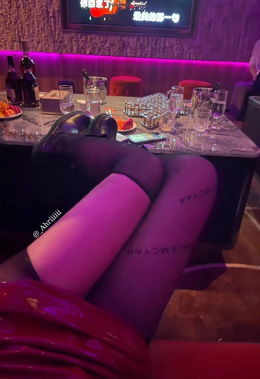 我都这样了 能不能就在这里操我，拉着我的腿狠狠地干我 https://t.co/U5ckjdDIkB