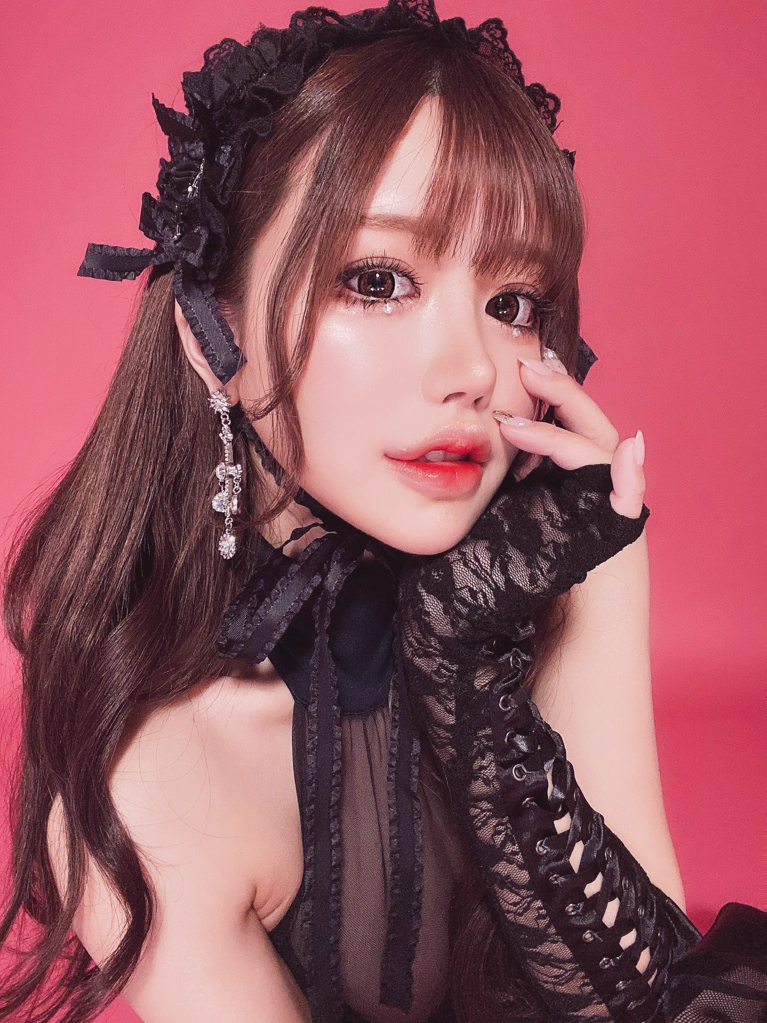 一本の薔薇の意味はね、「あなただけ」🌹#白田まいのエモい冬コミ写真集 https://t.co/qQFe1U5MJT