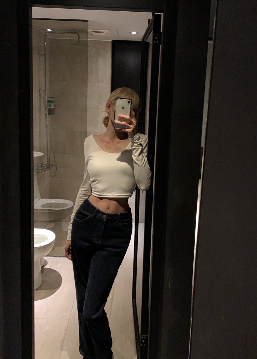 測試一下...在這邊穿這樣應該沒人看吧？🤔 https://t.co/roL5rbx0Jt