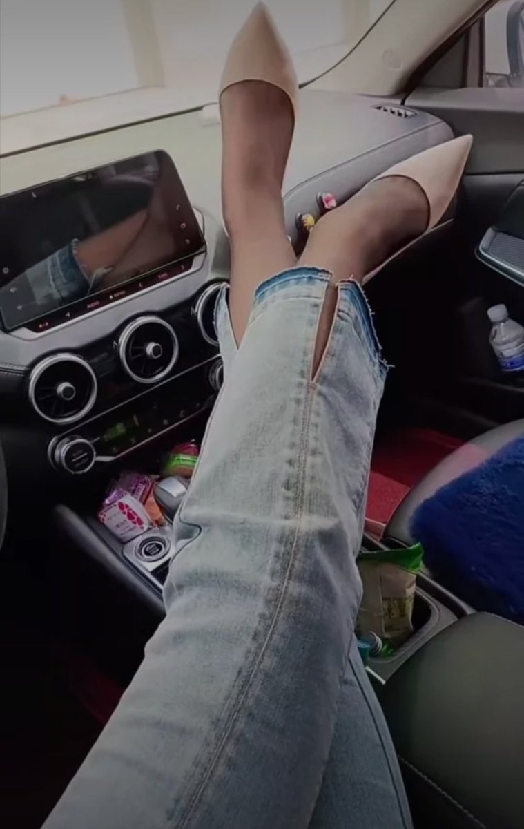 车里等人，一大早上的 https://t.co/Q9Zrjluoa0