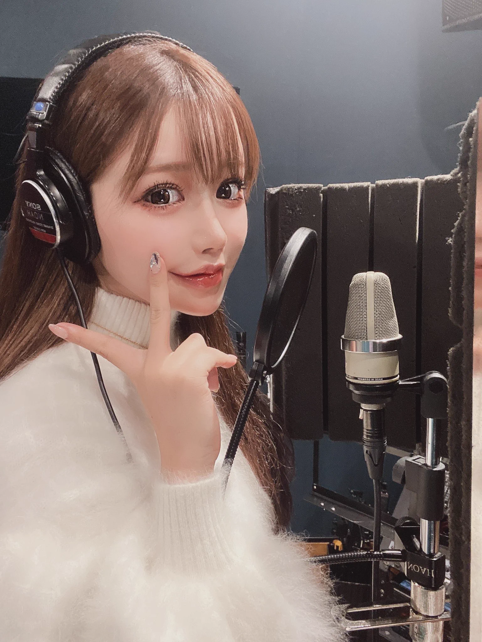 今日は歌ってきた！😳💕みんなに早く届けたいーーーー🥰🥰楽しみにしててね！🥺✨✨ https://t.co/KDynWPX4gF