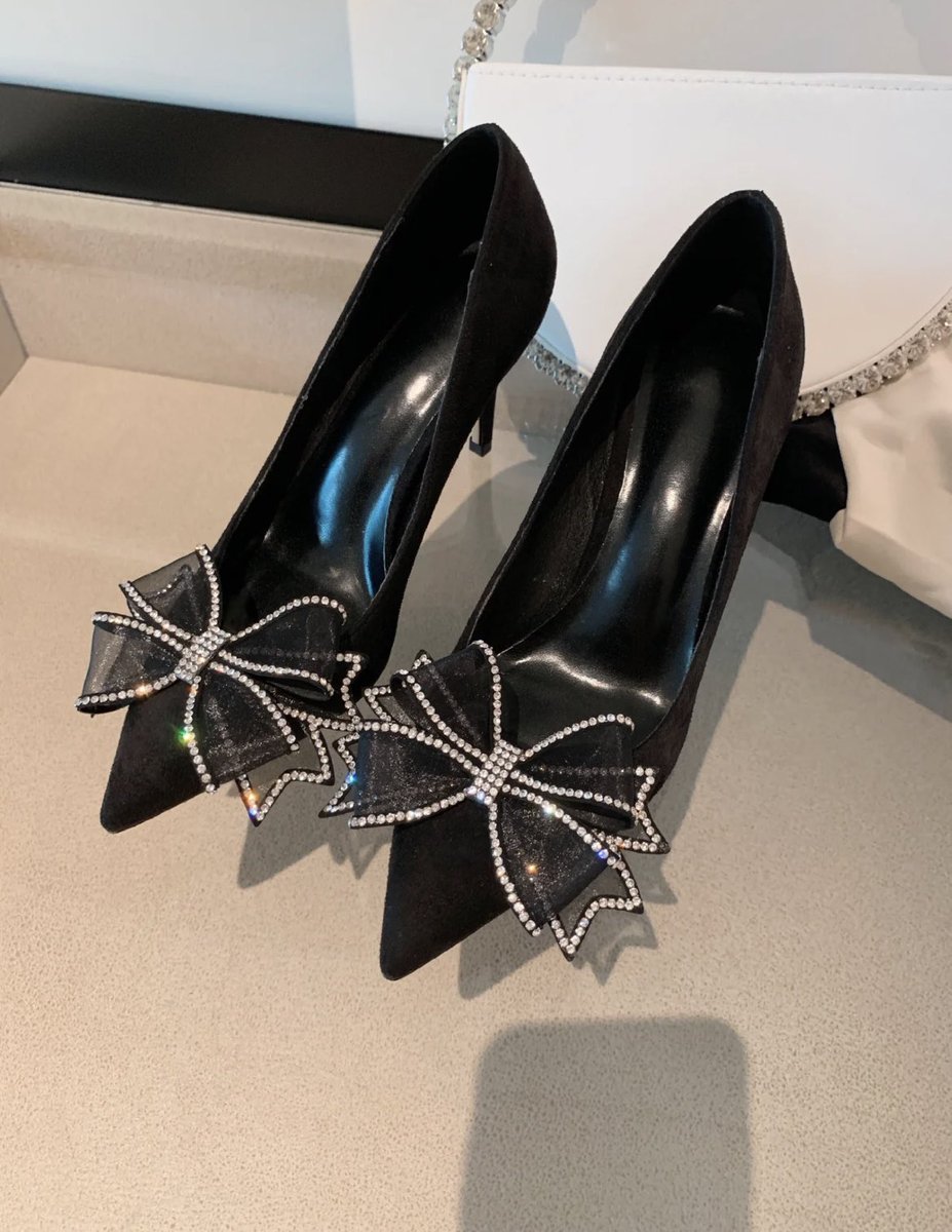 最近买了好几双新鞋子。这个网纱蝴蝶结设计配合我的豹纹裙搭配好好看😍😍😍 https://t.co/zjnmNYKizV