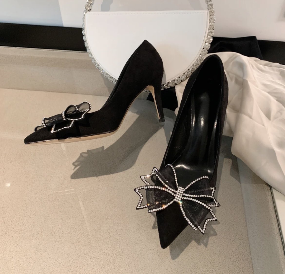 最近买了好几双新鞋子。这个网纱蝴蝶结设计配合我的豹纹裙搭配好好看😍😍😍 https://t.co/zjnmNYKizV